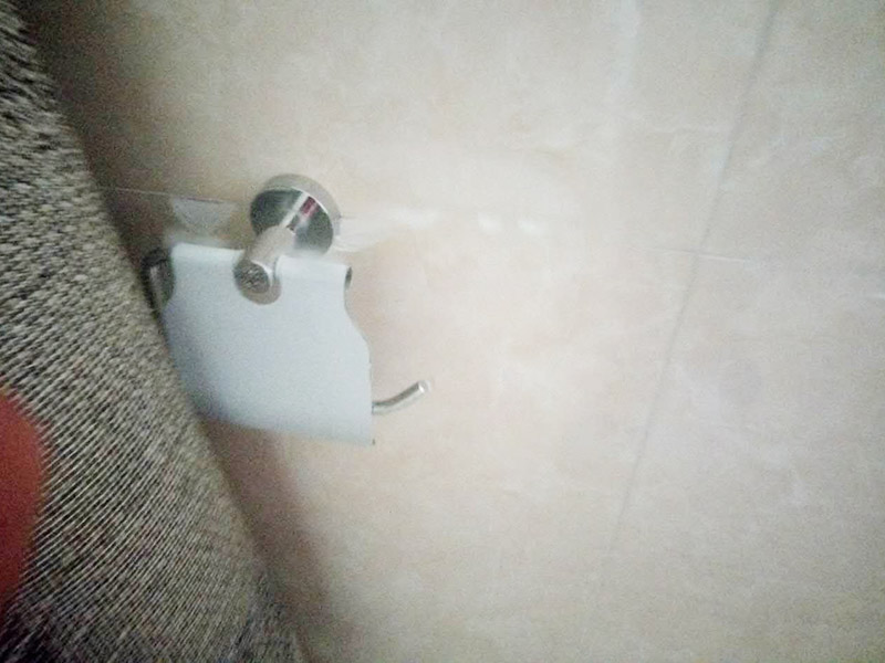 如何使用鉆孔機(jī)在墻面和瓷磚上打孔?手把手教你